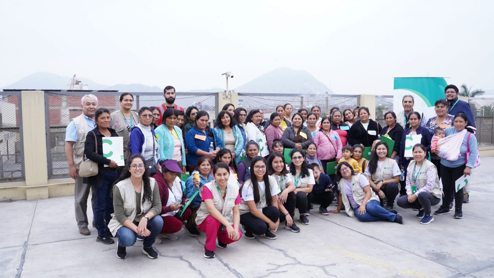 Ollas comunes y Cáritas Lima Equipo de Cáritas Lima y lideresas de las ollas comunes