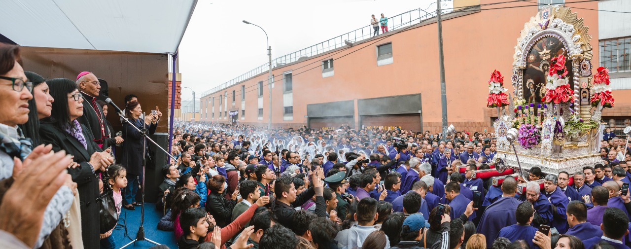 La procesión del Señor de los Milagros alivia el hambre junto a Cáritas Lima